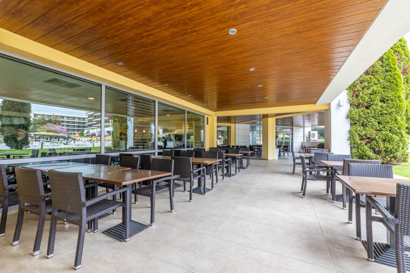 Modern Restaurant in the Flamingo Grand Hotel - Photo 32