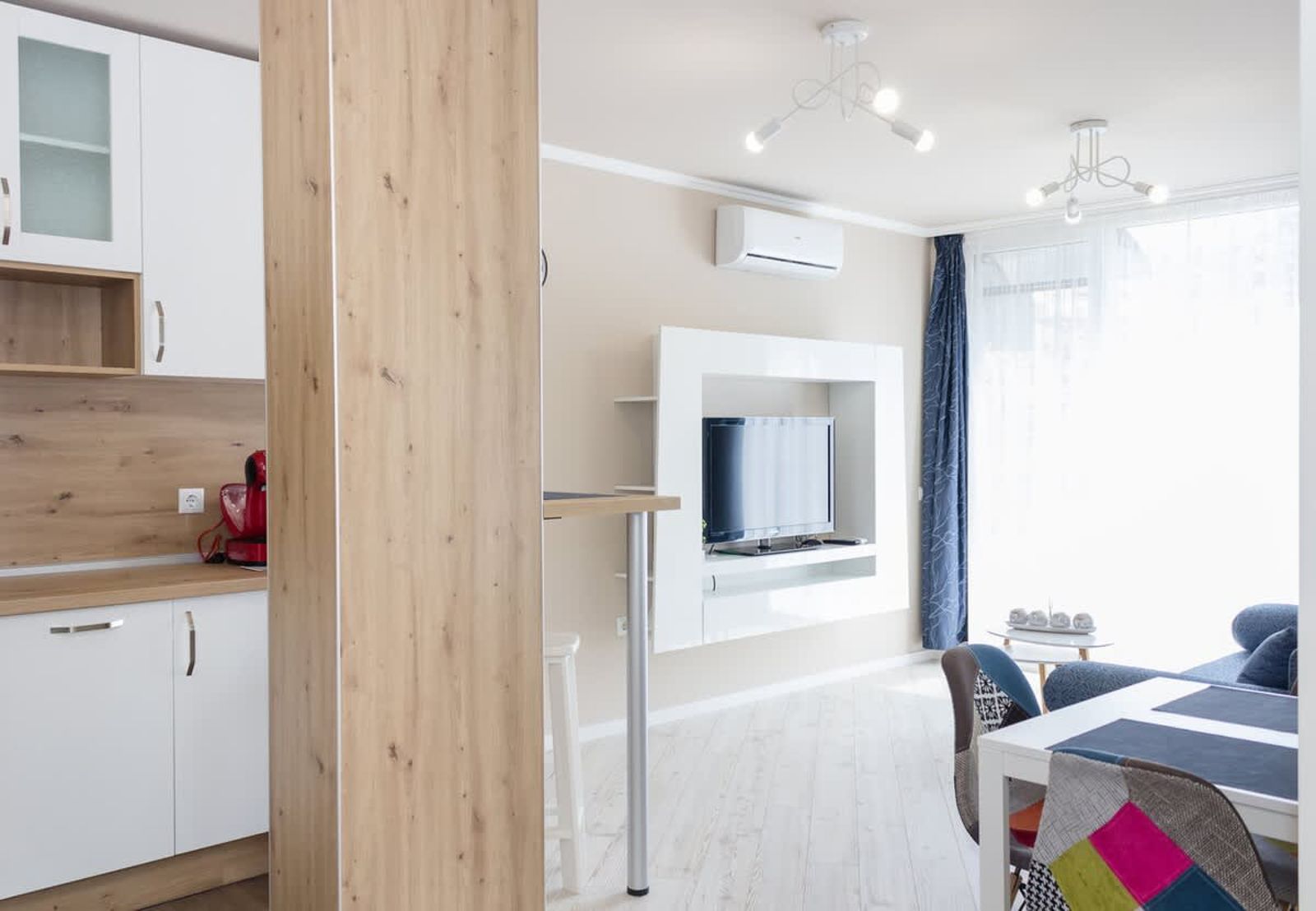 Sunny Blue  One-Bedroom Flat with Balcony - Photo 11