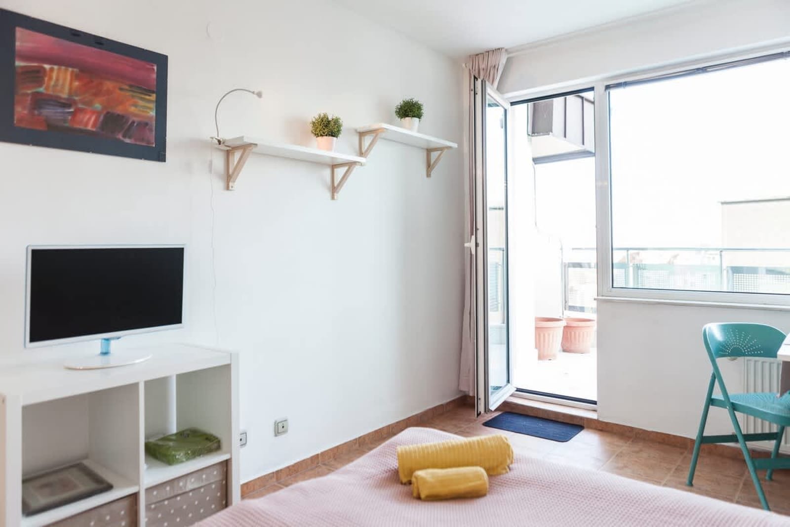 Tony's Sunny Rooftop Studio - Photo 14