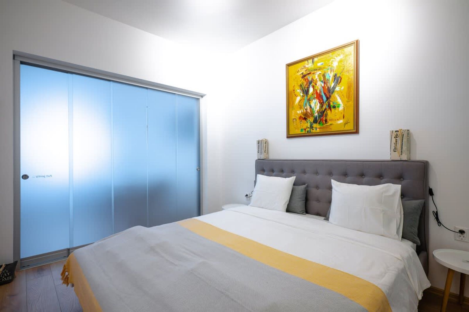 Modern 2BD Flat with Prime Location and Workspace - Photo 12