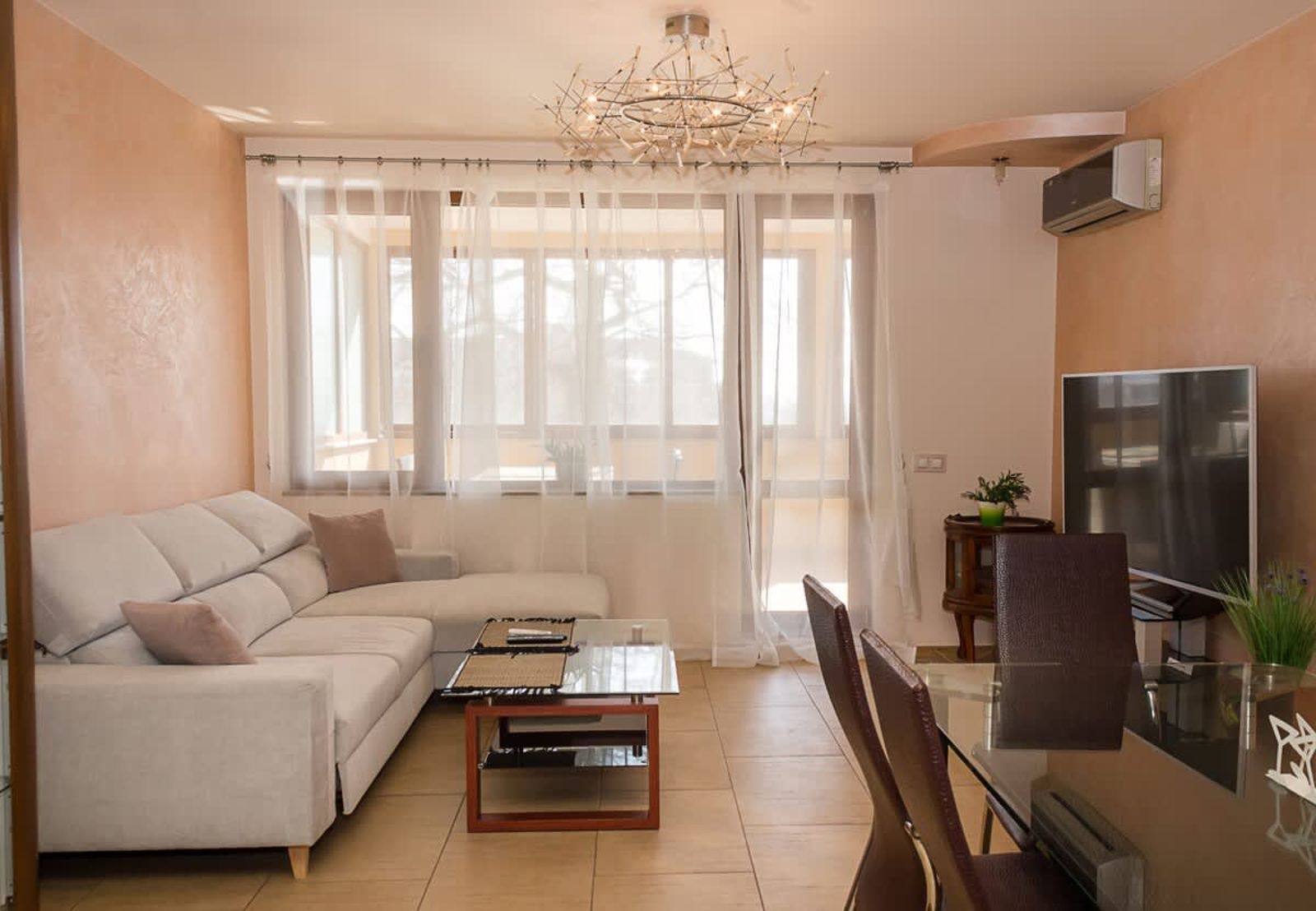Varna Gem: 2BD Flat with Sunny Balcony - Cover Photo