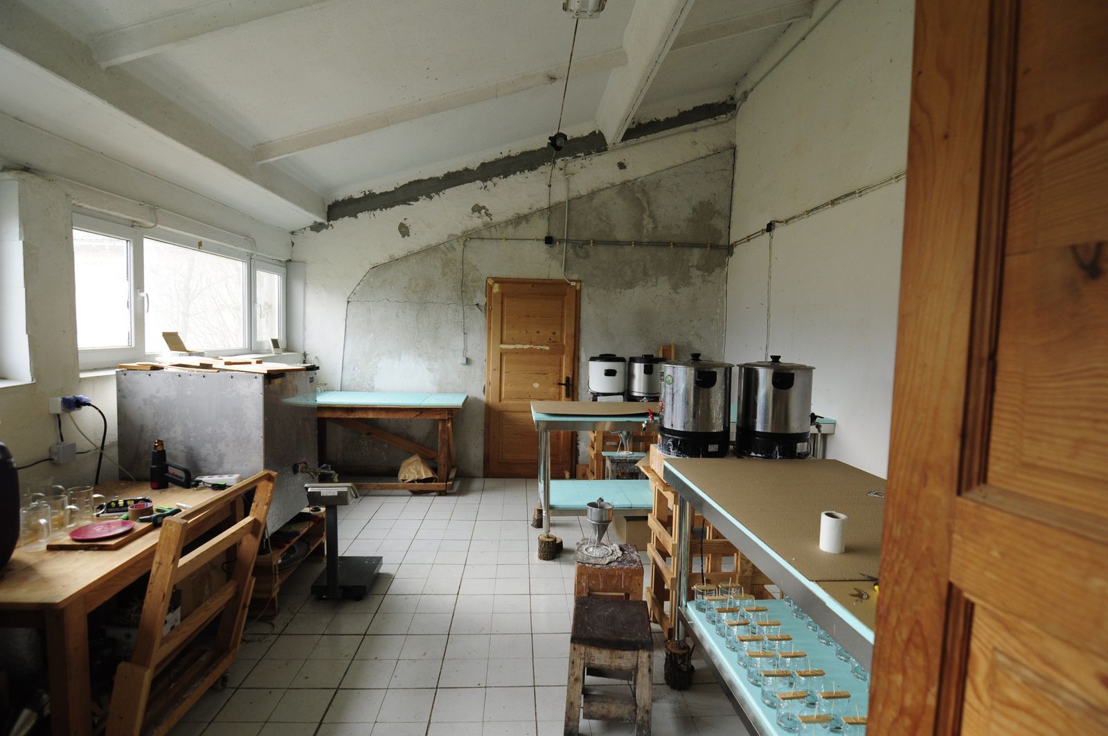 Industrial building - woodworking/carpentry shop, old cow barns - former collective farm from the socialist regime - Photo 39