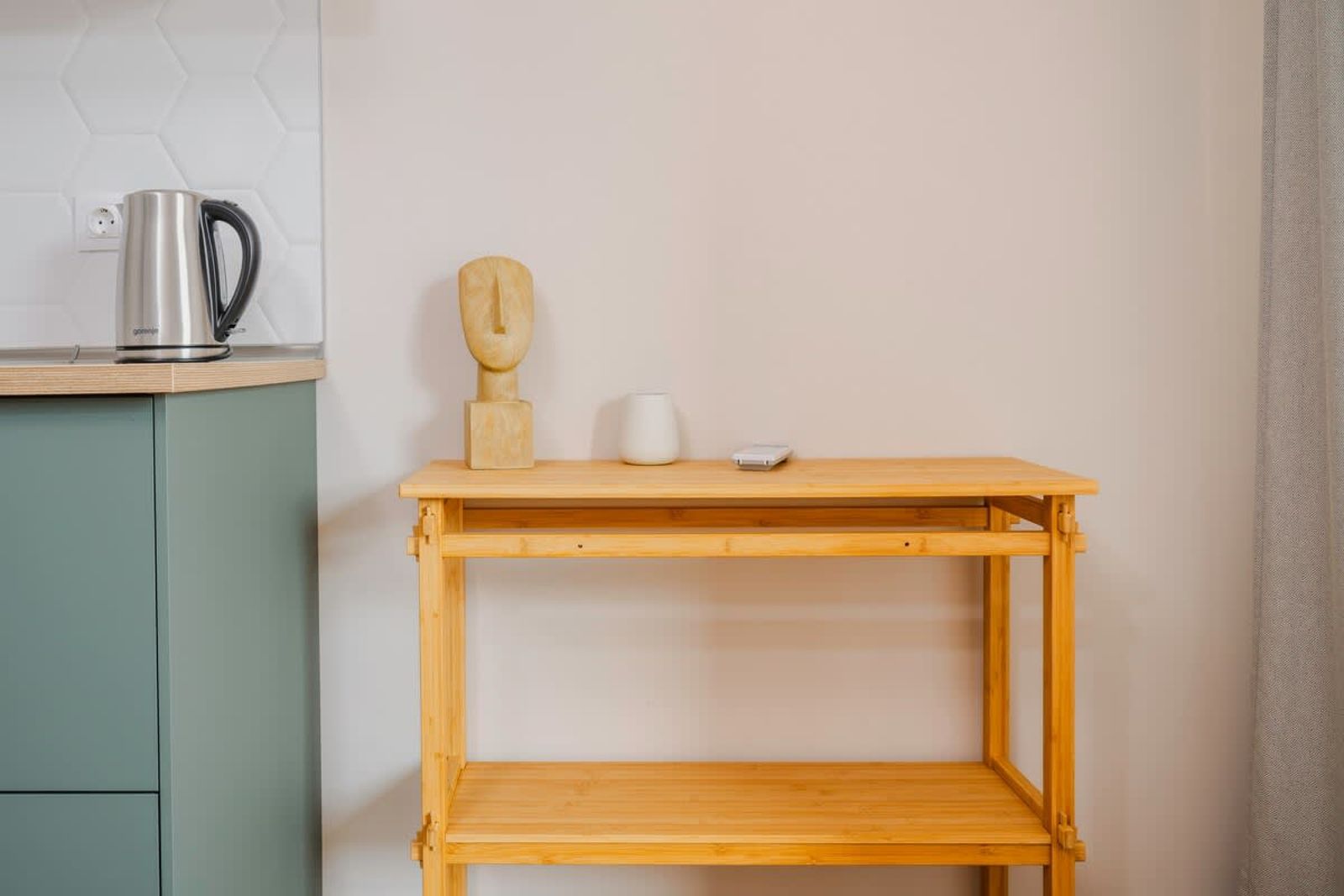 Modern and Central: 1BD Flat with Balcony - Photo 11