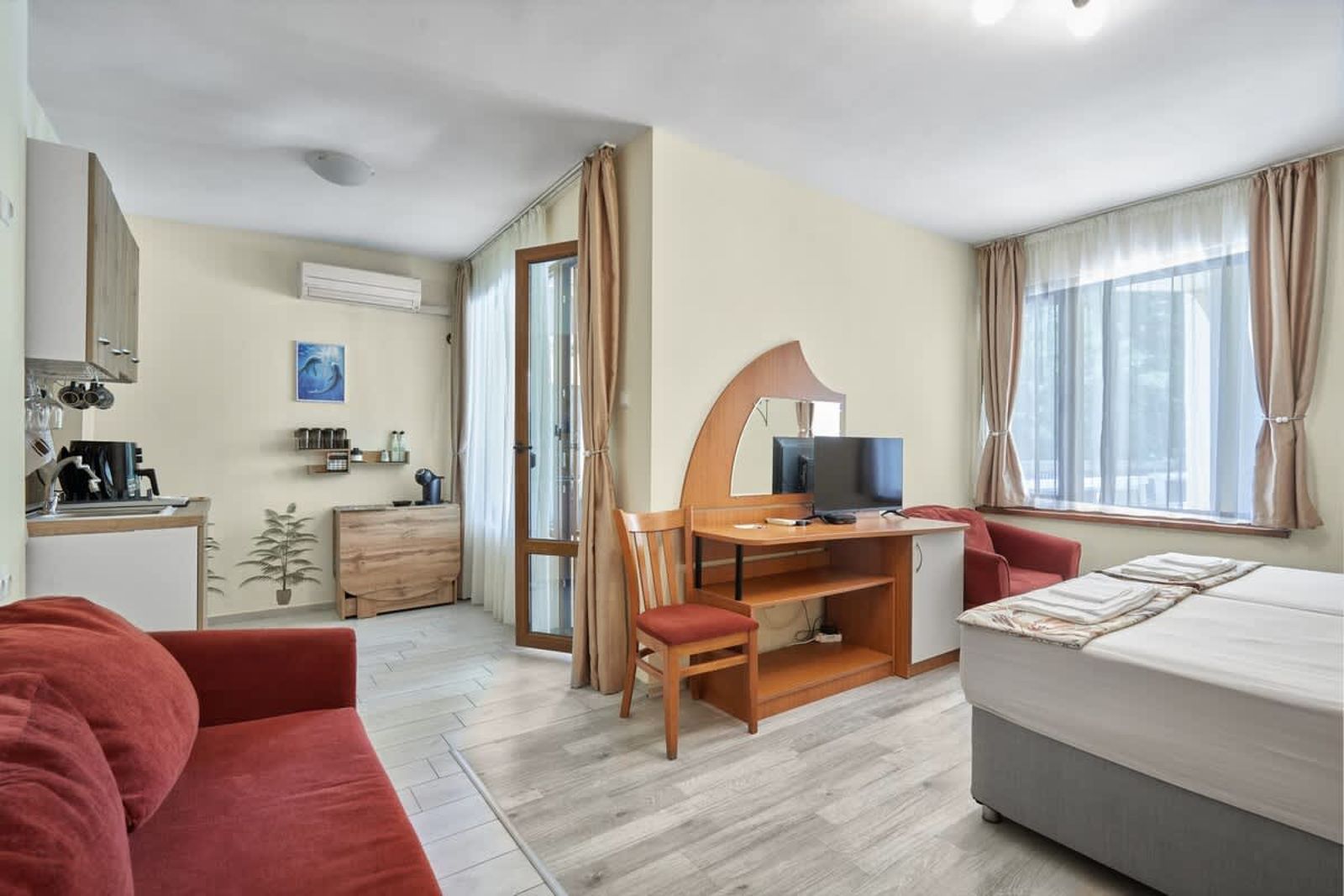 Private Studio in Hotel Paradise Pomorie - Photo 8