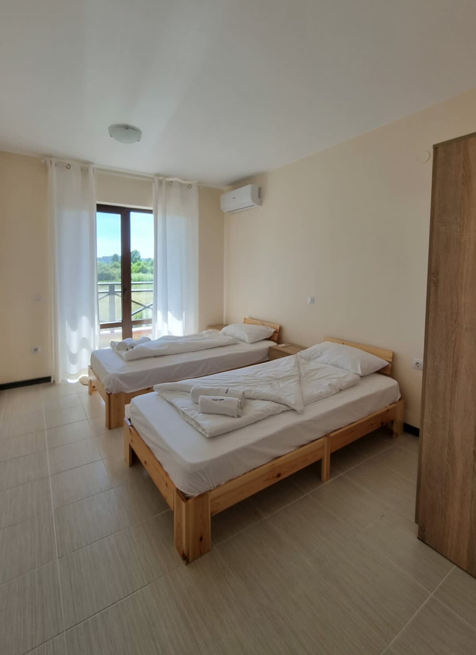 Spacious 3BD flat with Parking and Sea View - Photo 22