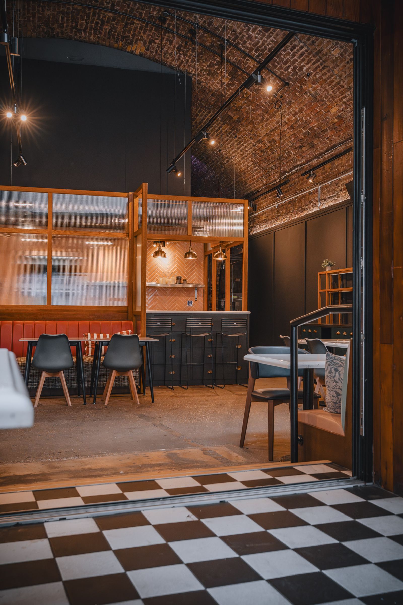 Three Railway Arch Industrial Venue with a Courtyard in Shoreditch - Photo 26