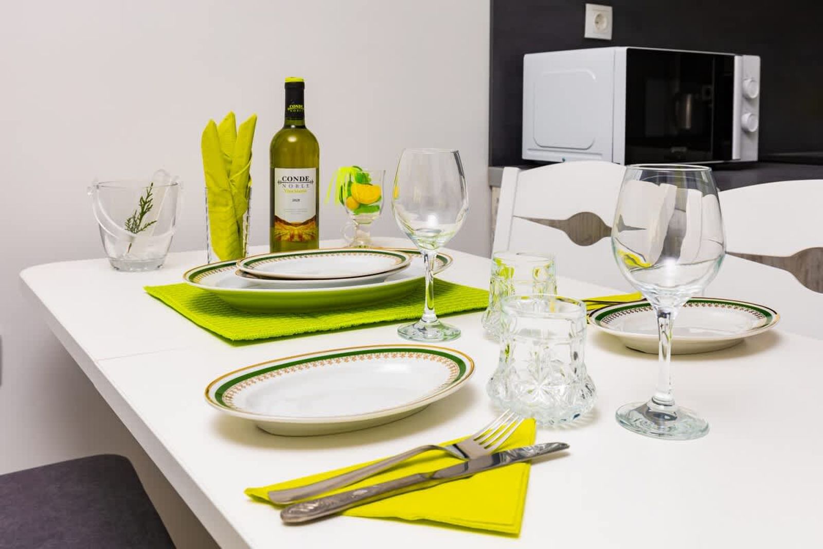 Radiant Retreat: Bright 1BD Haven in Plovdiv - Photo 4