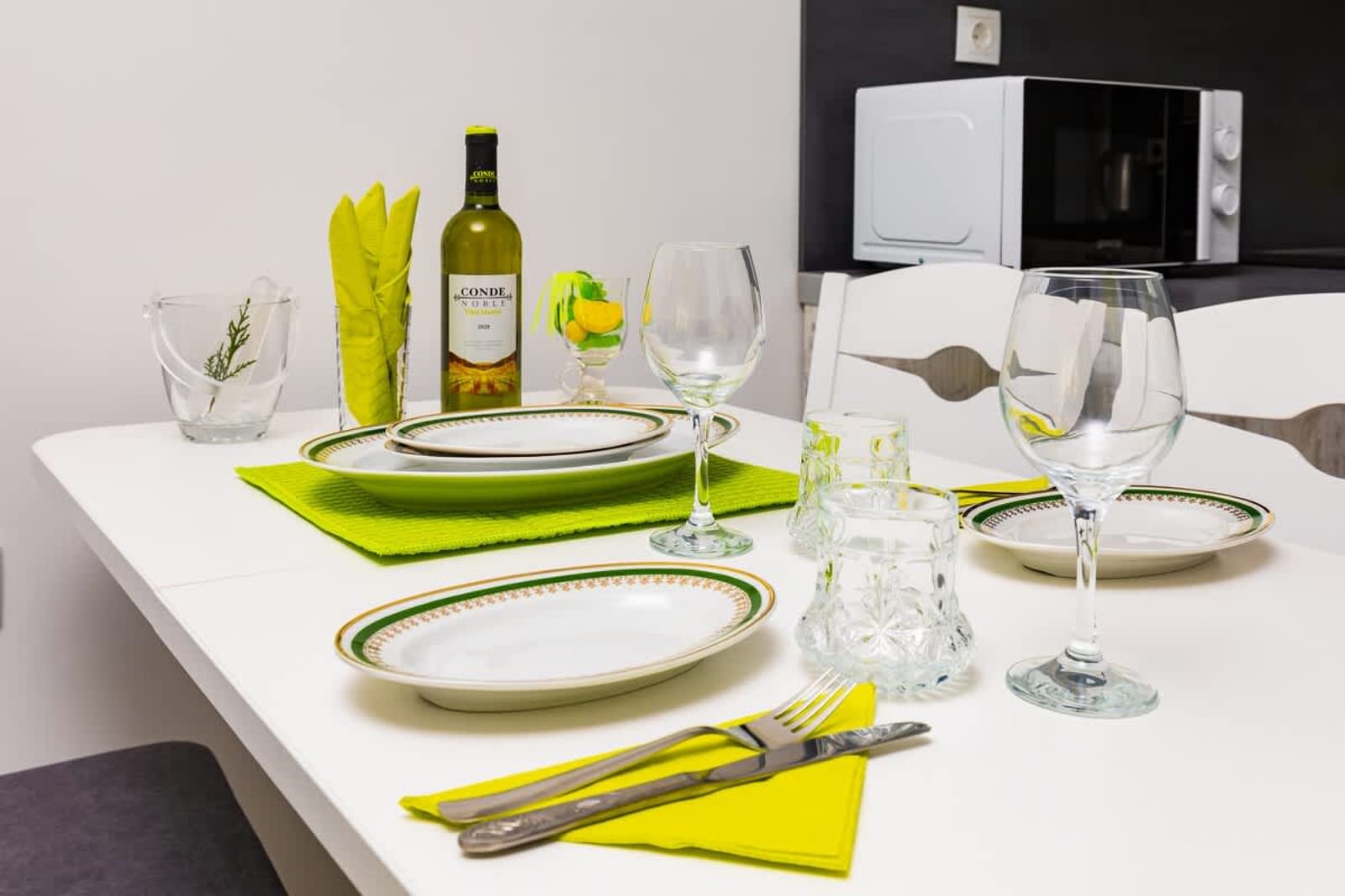 Radiant Retreat: Bright 1BD Haven in Plovdiv - Photo 4