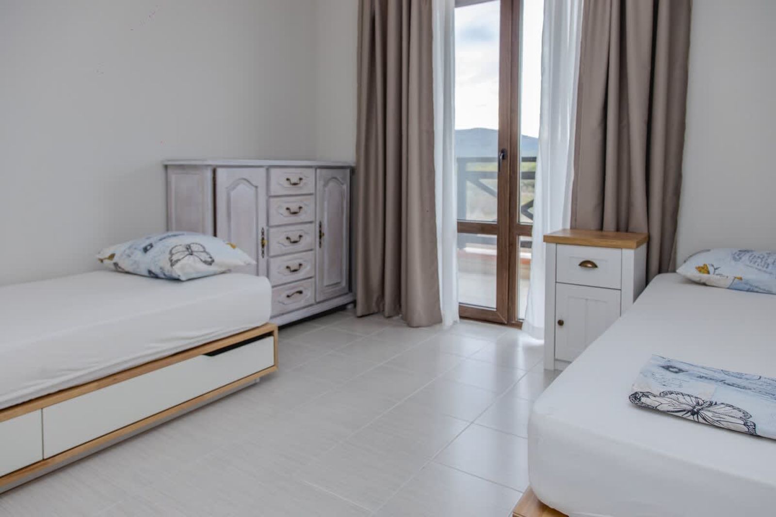 Lovely 3BD flat with Parking and Sea View - Photo 6