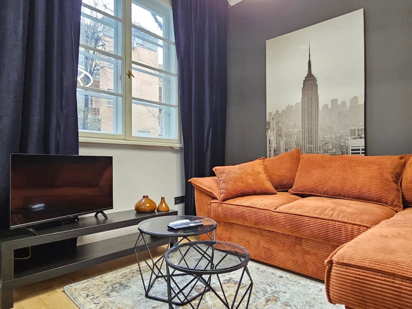 Modern 1BD Apartment next to Vitoshka &amp; NDK - Cover Photo