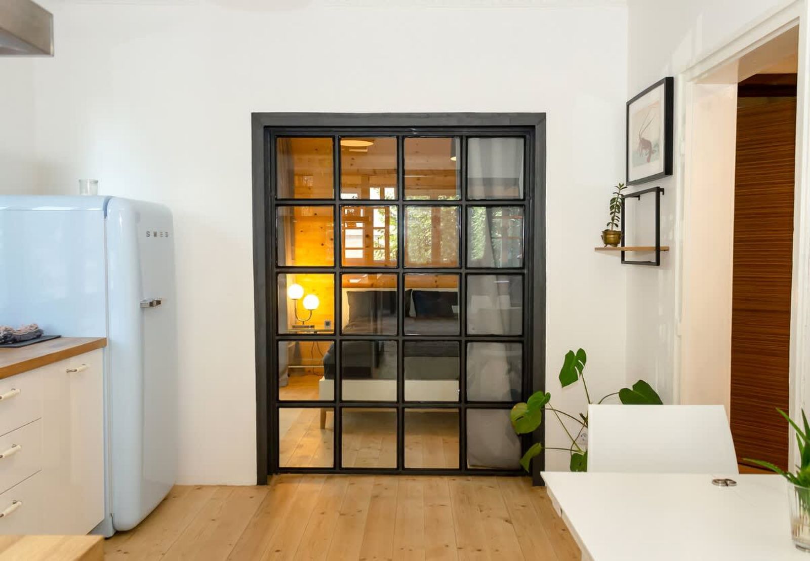 Bright &amp; Spacious Apartment with a Charming Balcon - Photo 14