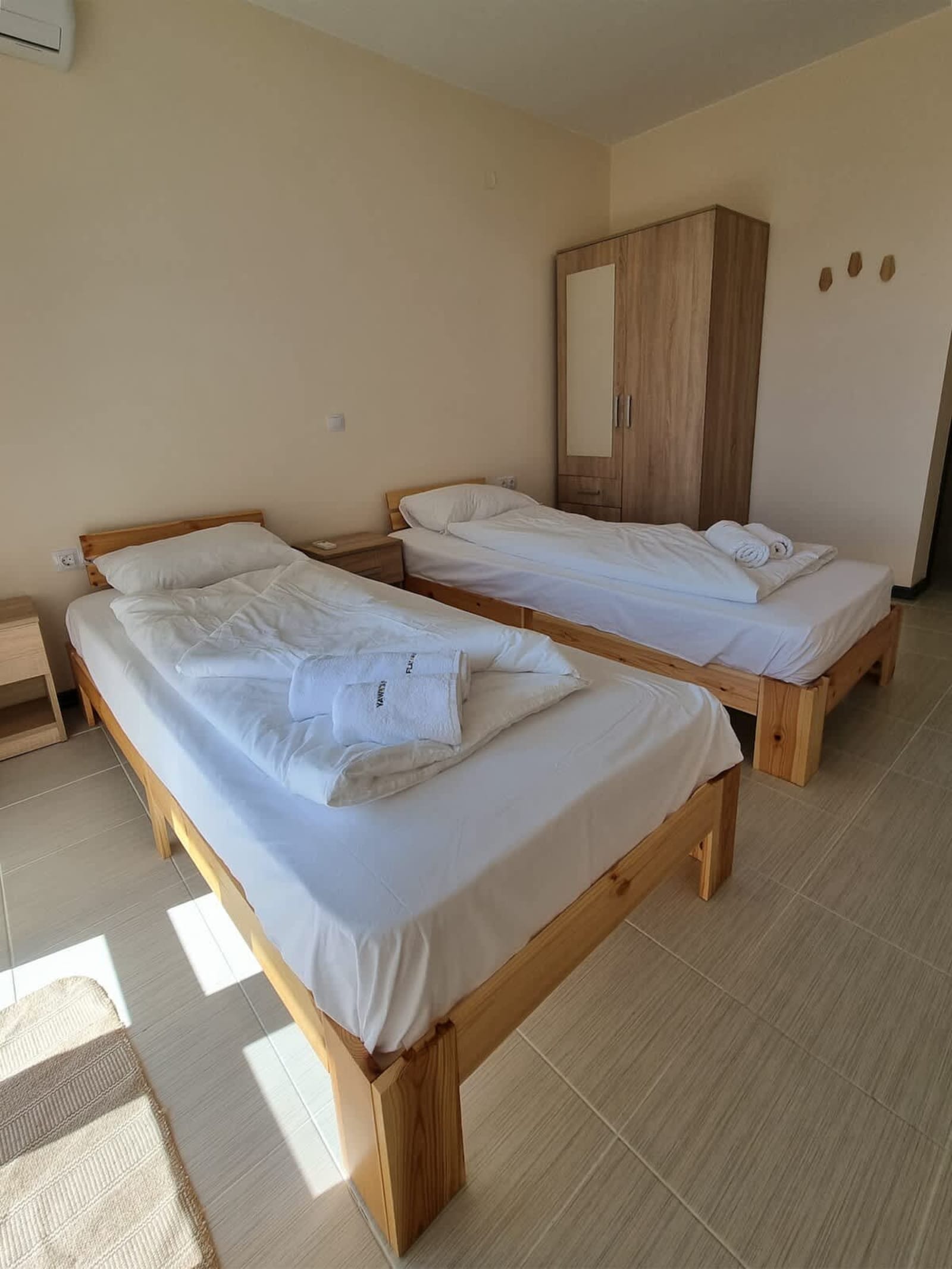 Spacious 3BD flat with Parking and Sea View - Photo 24