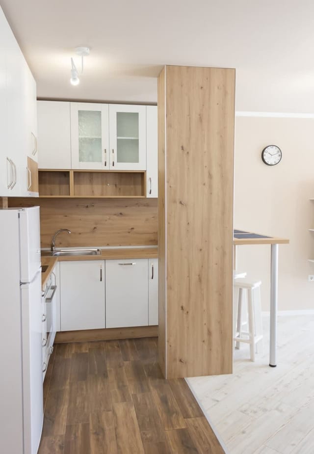 Sunny Blue  One-Bedroom Flat with Balcony