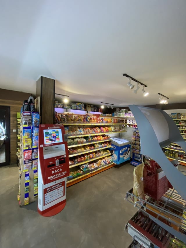 Residential Area Supermarket - Photo 2