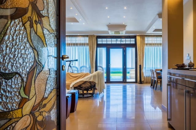 Luxury Villa with Pool- 4 Bedrooms in BlackSeaRama