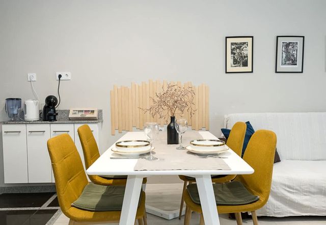 Chic 1BD Flat in St Constantine &amp; Helena Complex - Photo 2