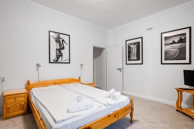 Living next to Eagles Bridge: Central 1-BD flat