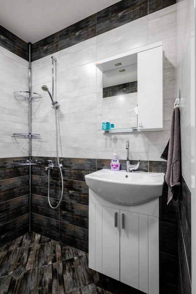 Central 1BD Next to Womens Market and Sofia's Gems