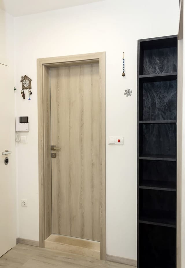 New Black & White Flat 5 Min Away From Sea Garden