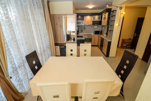 The Family Courtyard - Very LARGE 2BD Apartment