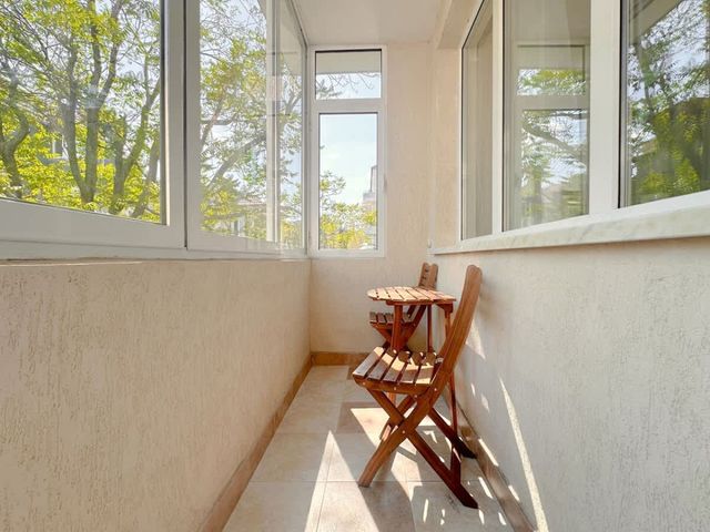 Stylish 2BD with Balcony & Desk near Vitosha Blvd