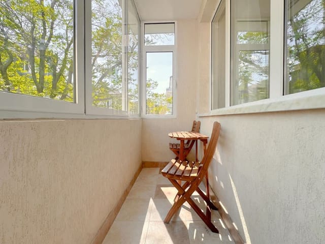 Stylish 2BD with Balcony & Desk near Vitosha Blvd