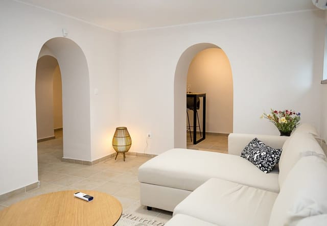 Private Villa with 5BD, Pool & Stunning Sea Views