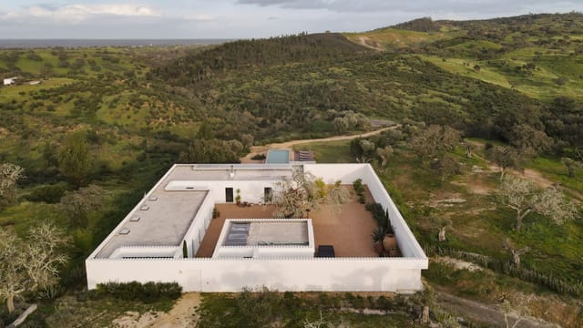 Casa da Volta — Contemporary Walled Villa with Courtyards & Exceptional Natural Light