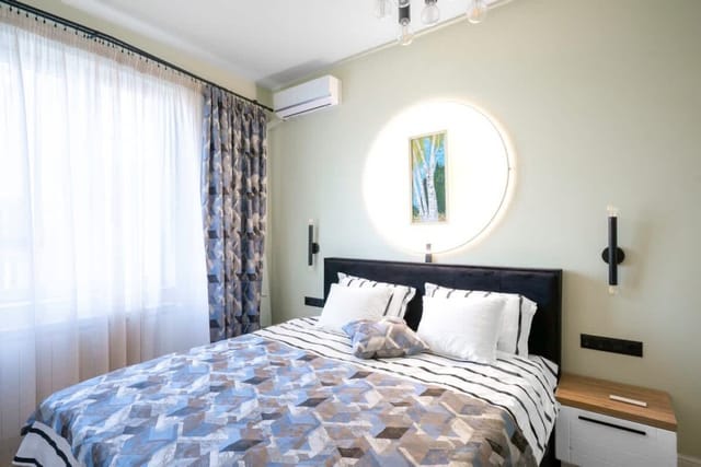 Urban Charm & Comfort - Chic 2BD in Prime Location