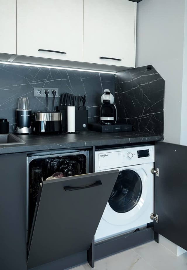 Royal View –Luxury 2BR Apartment with Sea Panorama