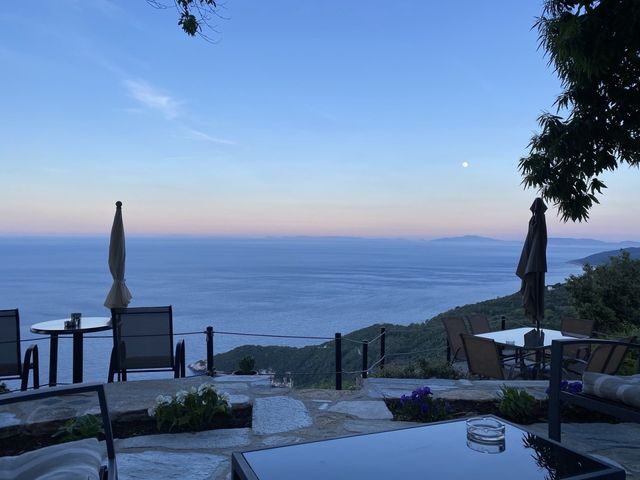 Small Luxury Hotel like an old Traditional house in Pelion with amazing garden and breathteking sea view to the agean.