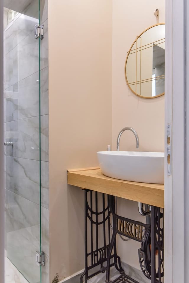 Spacious vintage 2BR, 2bath apartment