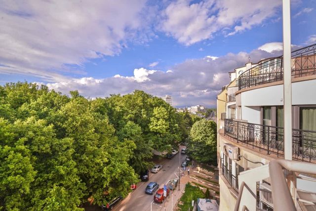 Spacious 2BD/2BA Flat - South Park & Vitosha Views