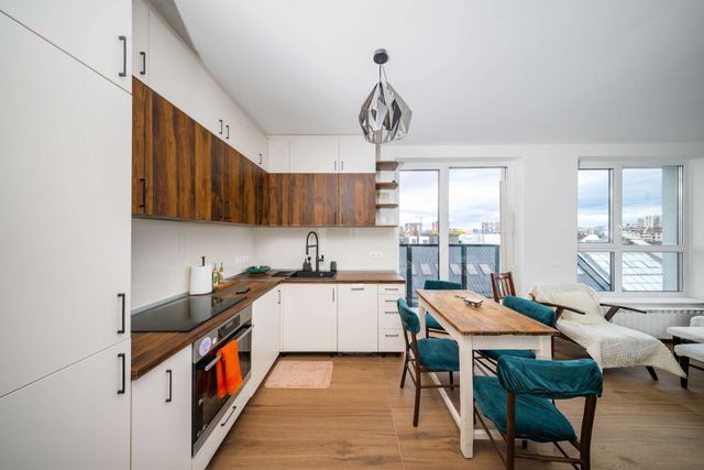 Charming 1BR with Balcony and View