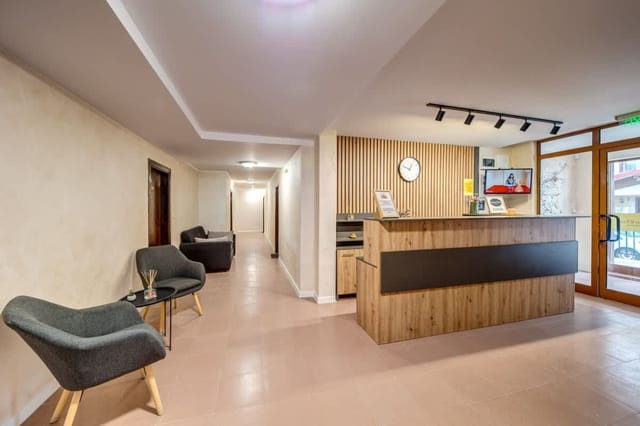 Dream View 1BD | Quick Slope Access