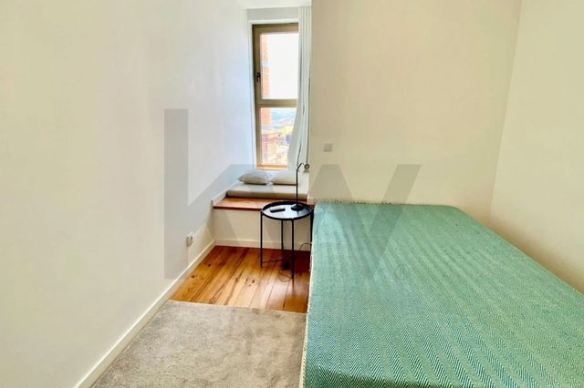 2 BDR & 2 BTHR Duplex with 2 balconies