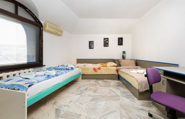 Spacious 2-Bedroom Maisonette in City Centre