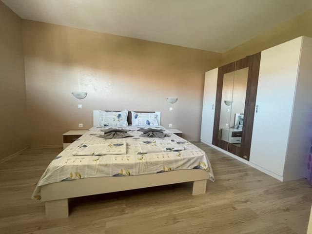 Cozy 1BD Apartment with a Lovely Sea View - Photo 2