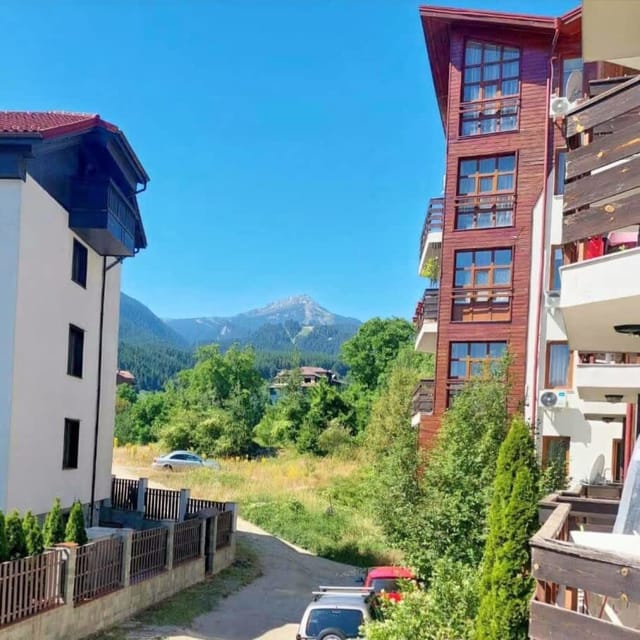 Cozy Mountain-View Apartment in Belmont, Bansko
