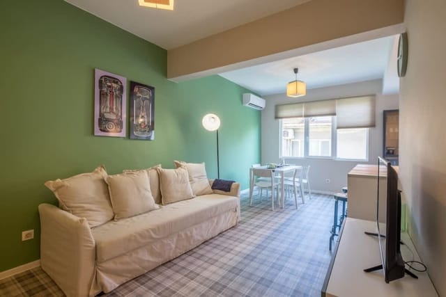 Enjoy The Ride | 2-BDR Lozenec Central Apartment