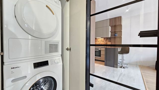 Bright Urban Stay with Parking