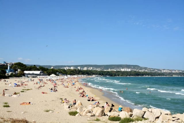 Unbeatable Location: New Lux Apartment Varna beach