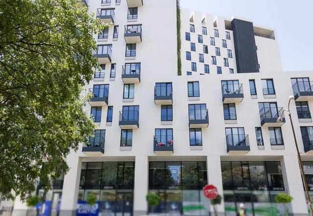 Sea View 1BD Modern Flat in Chayka