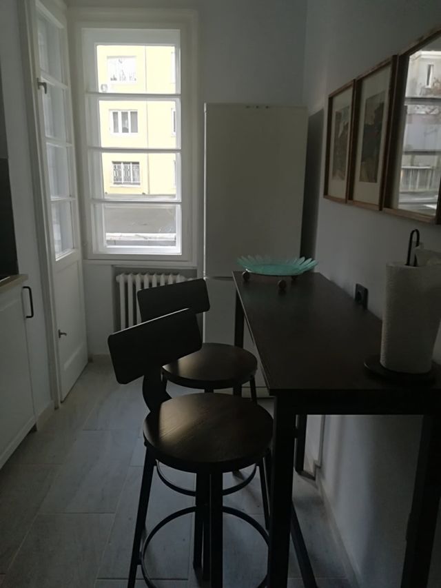 Urban Comfort: Central 1BDR near