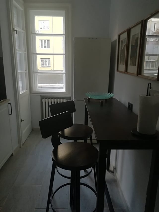 Urban Comfort: Central 1BDR near