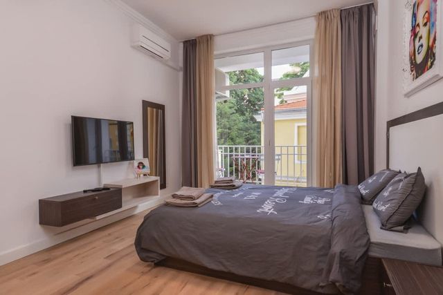 MOCCA Studio - Crystal Garden