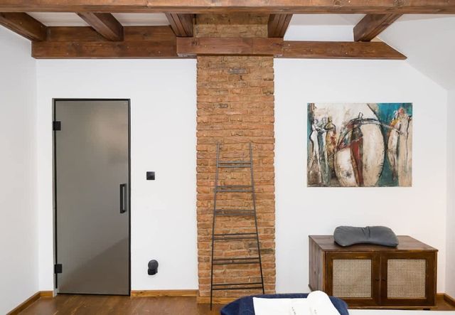 Stylish Maisonette Just Steps from the Sea Garden