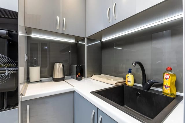 Modern 1BD Flat with Parking near the city centre - Photo 4