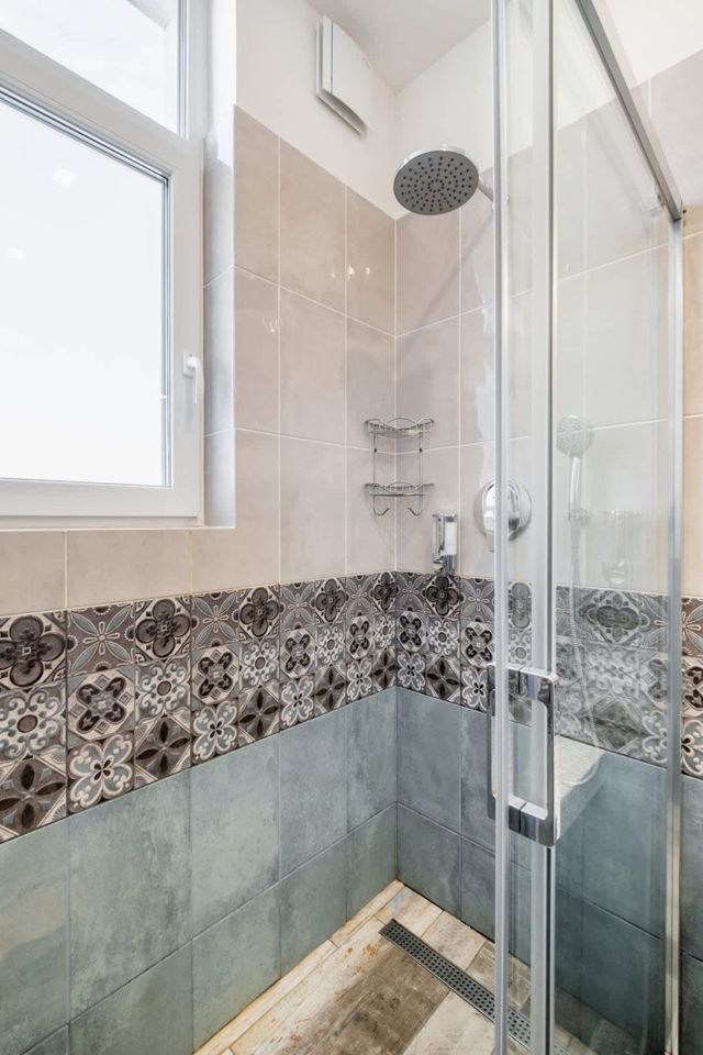 New 1930s quiet central apartment w/AC - 2 bedroom