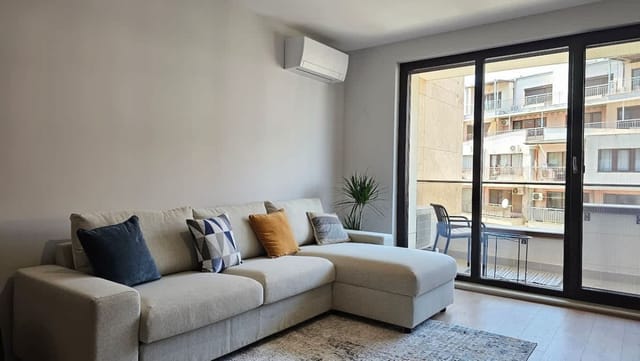 Bright Urban Stay with Parking